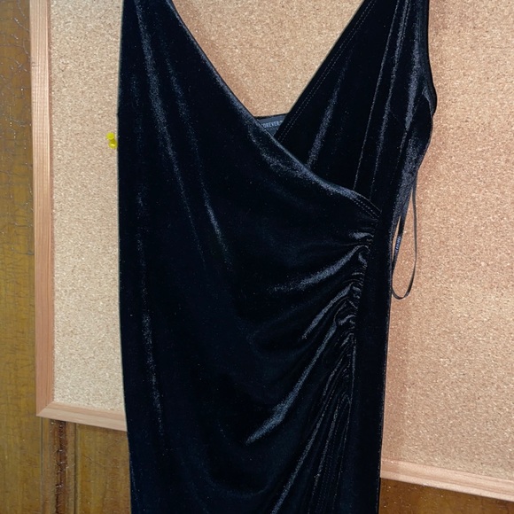 Black velvet Forever 21 dress - Picture 2 of 2